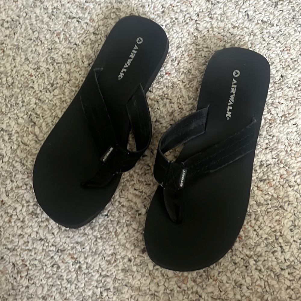 Airwalk black flipflops